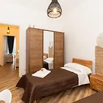 Roomy & X4! Appartement