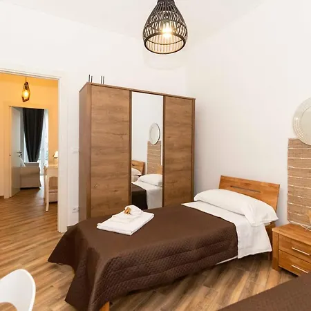 Roomy & X4! Appartement